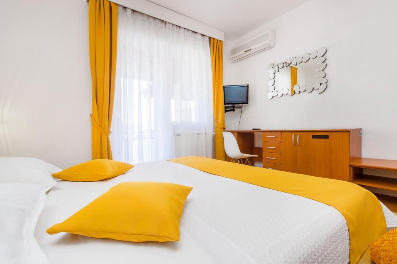 Hotel Pansion Zlatna Ribica Brodarica  Exterior foto